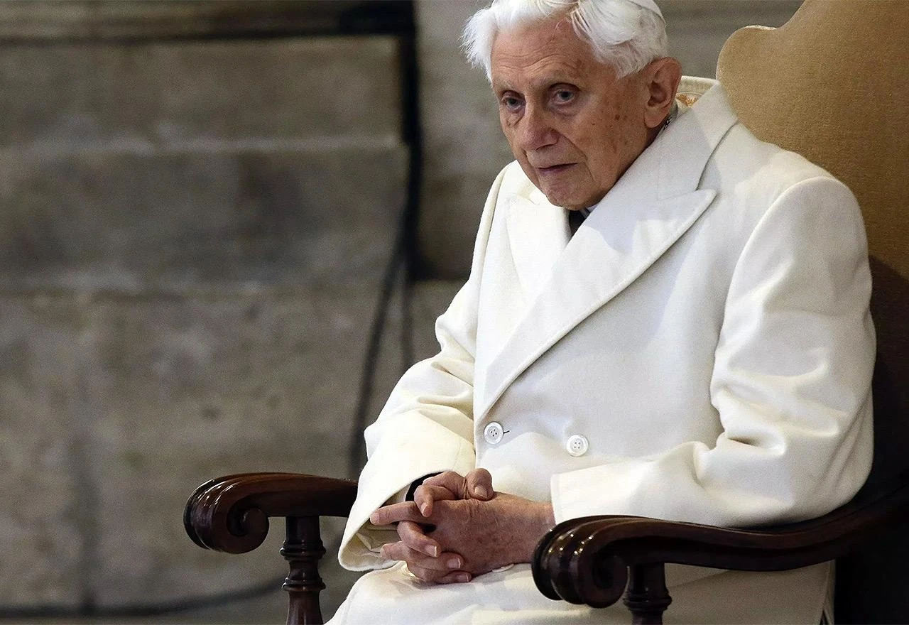 Bivši papa Benedikt dobro, no ne prima posjete