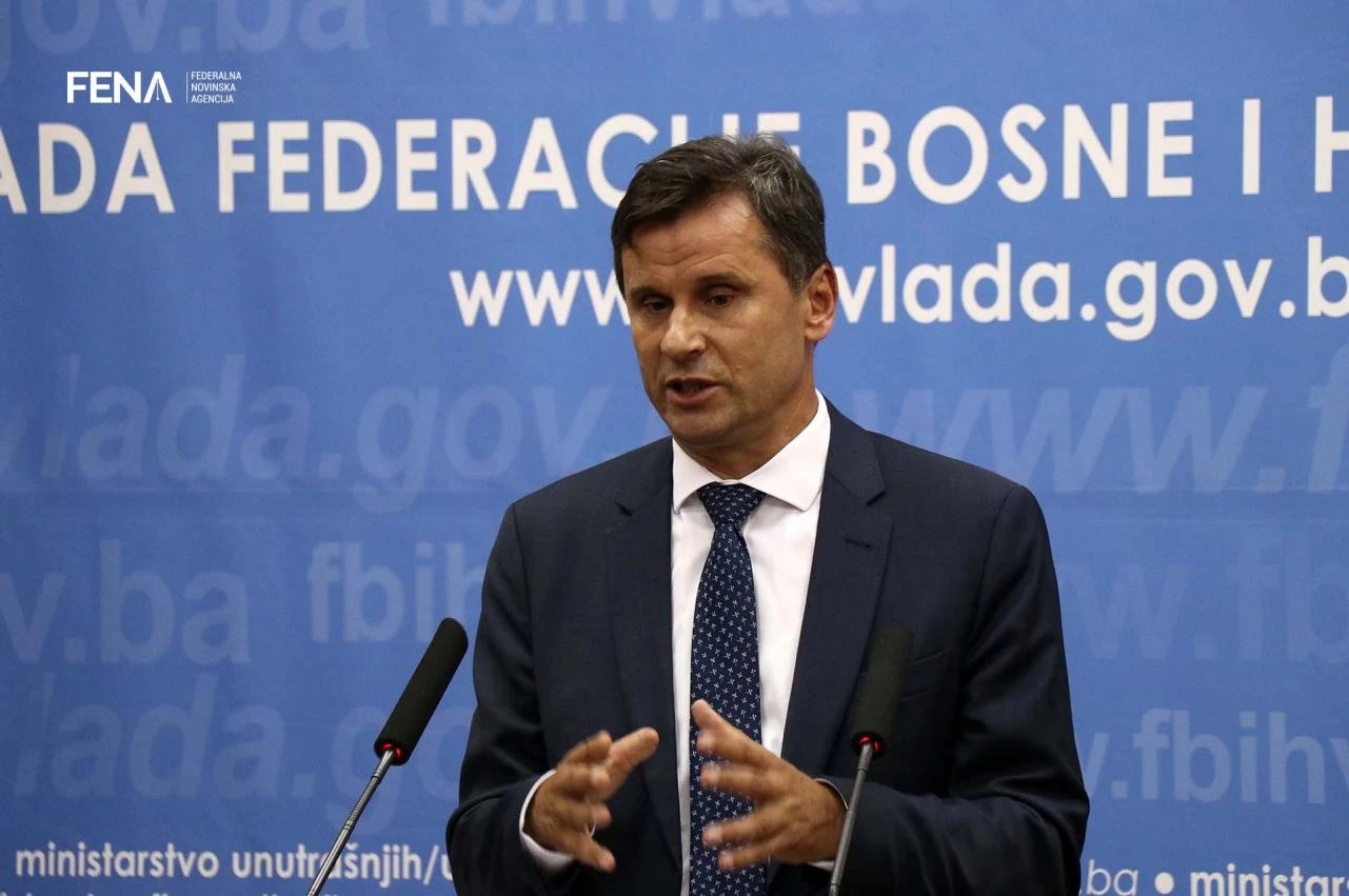 Novalić: Svima treba smanjiti plaće
