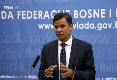 Svađa u doba korone: Novalić optužio gradonačelnika Zenice da je ''lovac u mutnom i prokazani politikant''