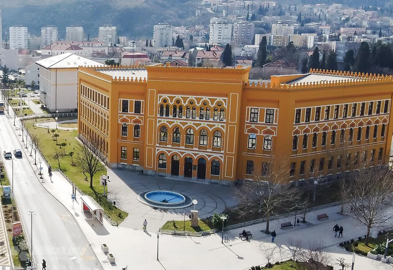 Profesori i učenici dvije mostarske škole u samoizolaciji