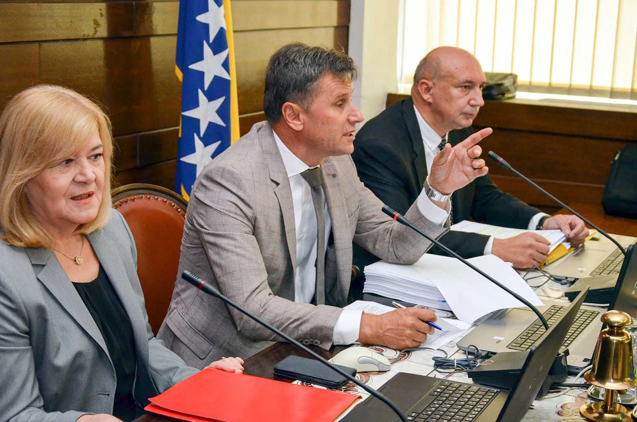 Ako vlade ne počnu ozbiljno raditi svoj posao, slijedi otpuštanje desetina tisuća radnika