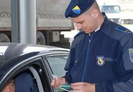 Graničnoj policiji BiH donirane zaštitne rukavice i dezinfekcijska sredstva