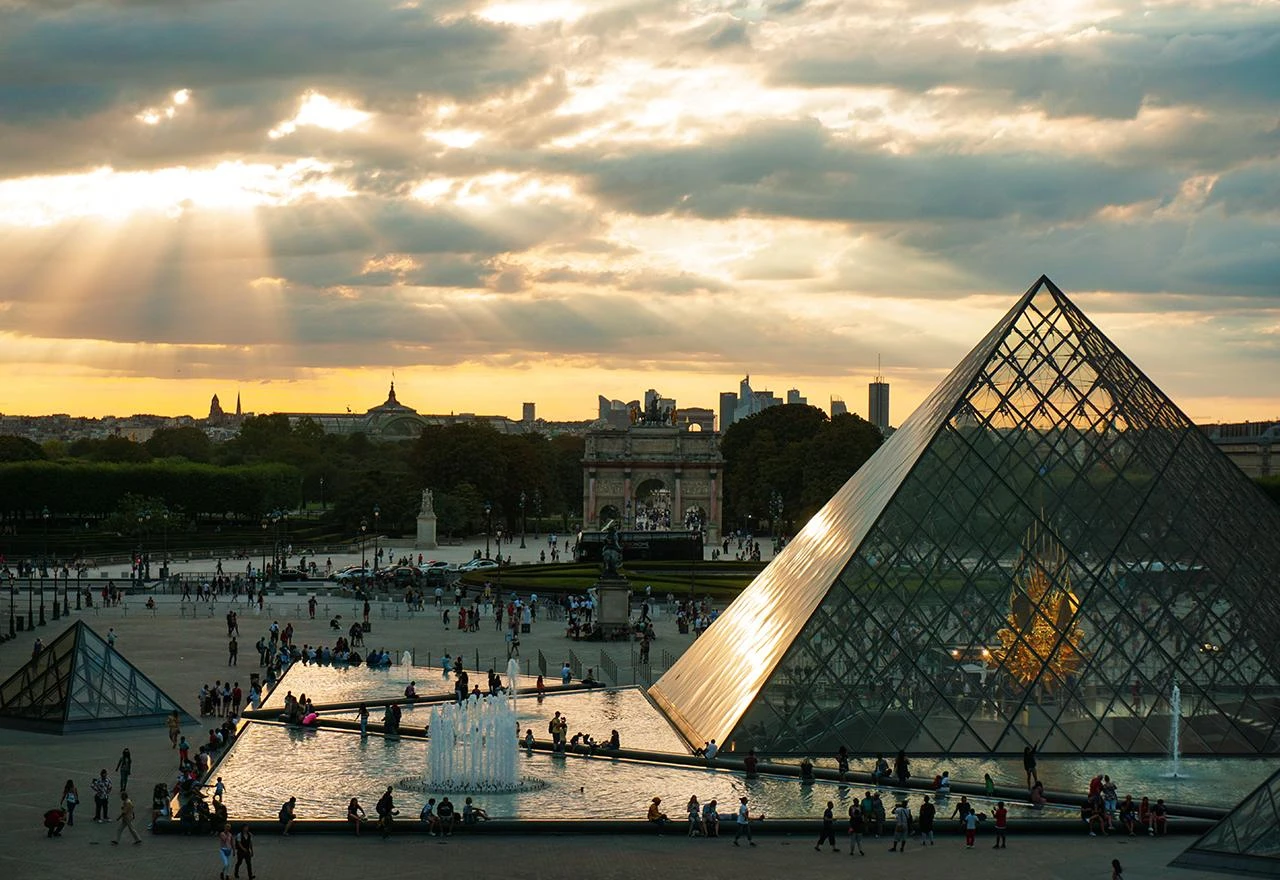 Louvre zatvoren zbog sastanka osoblja o koronavirusu