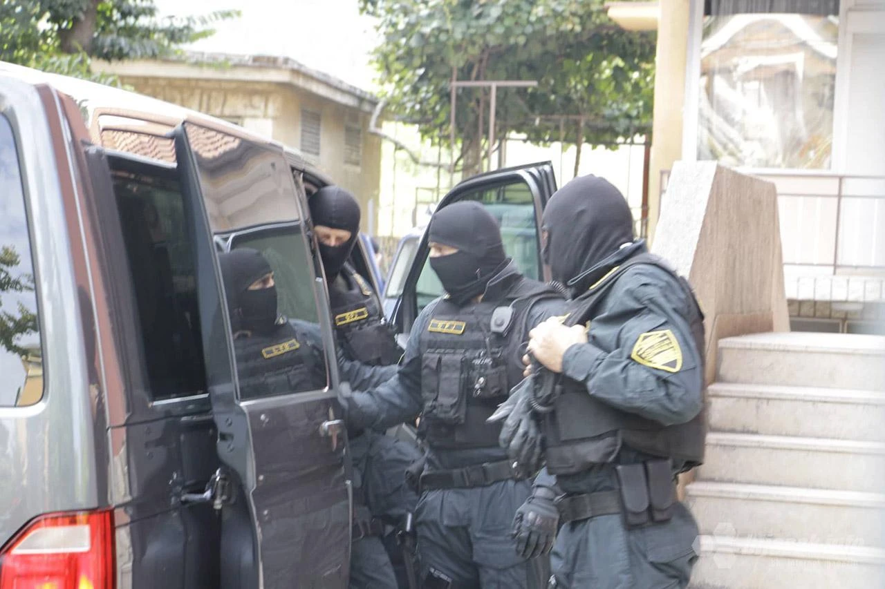 Federalni policajci uhitili policajca koji je priveo muža tužiteljice!