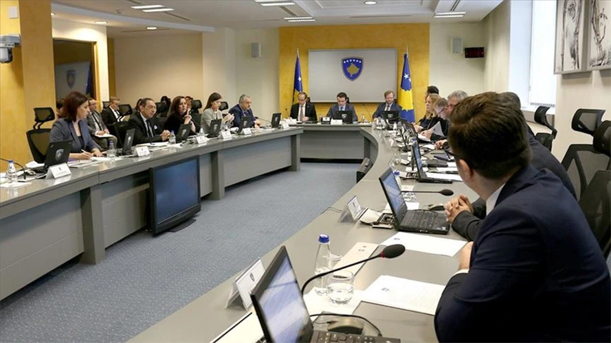 Kosovo: Smanjene plaće premijeru i svim članovima Vlade
