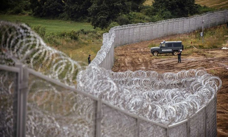 Mađarska: Migranti žele u EU, policajac pucao
