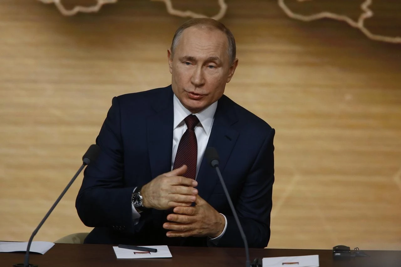 Putin za premijera imenovao šefa porezne uprave