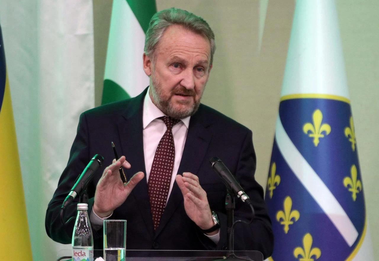 Izetbegović čestitao Milanoviću, uz nadu da će se pogoršani odnosi poboljšati