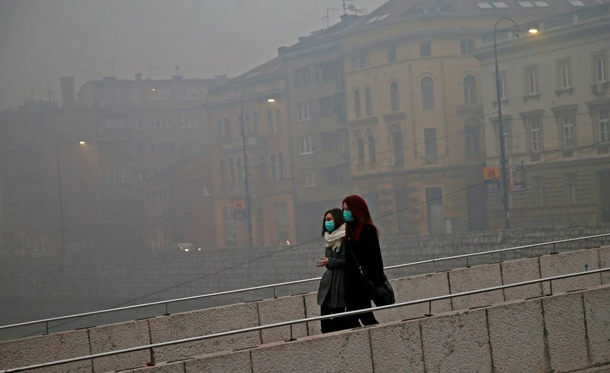 Nakon velikog zagađenja tijekom vikenda zrak u Sarajevu jutros nešto čistiji