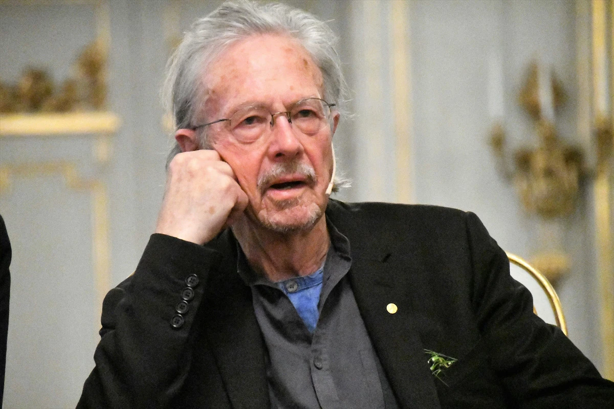 Handke opet negirao genocid, vrijeđao novinara