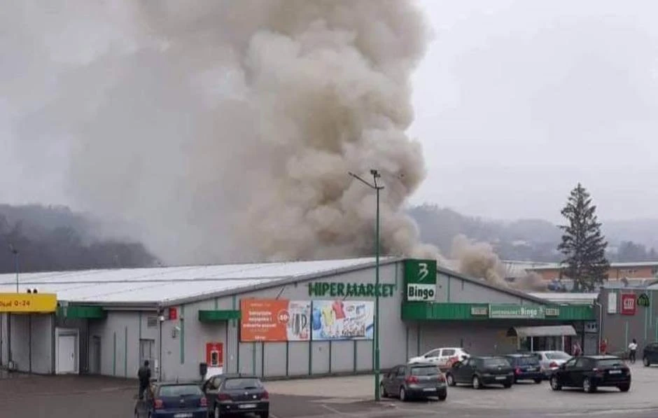 Požar u poslovnoj zoni u Tešnju