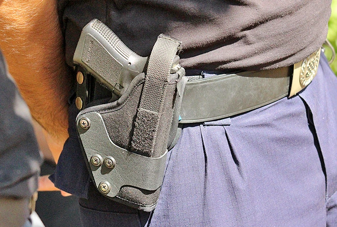 Policajcu zapela noga među stijene i slučajno upucao migranta