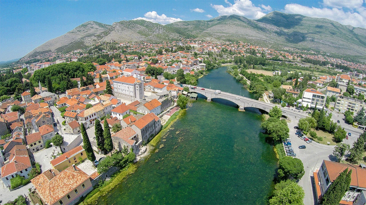 Tijelo muškarca pronađeno u rijeci u sred grada