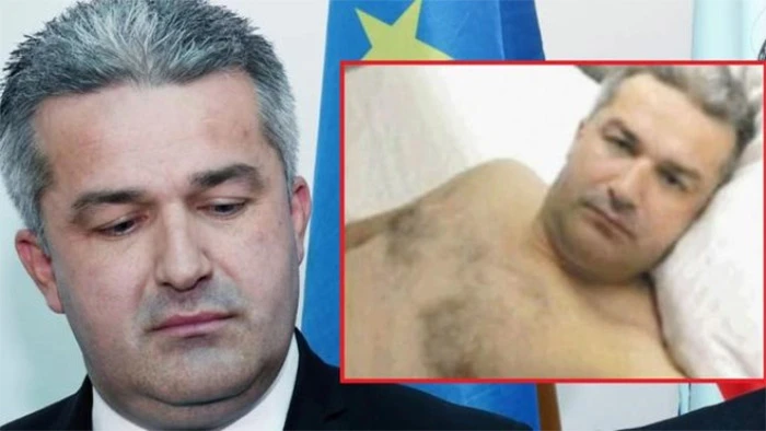 Porno-predsjednik ostaje na poziciji