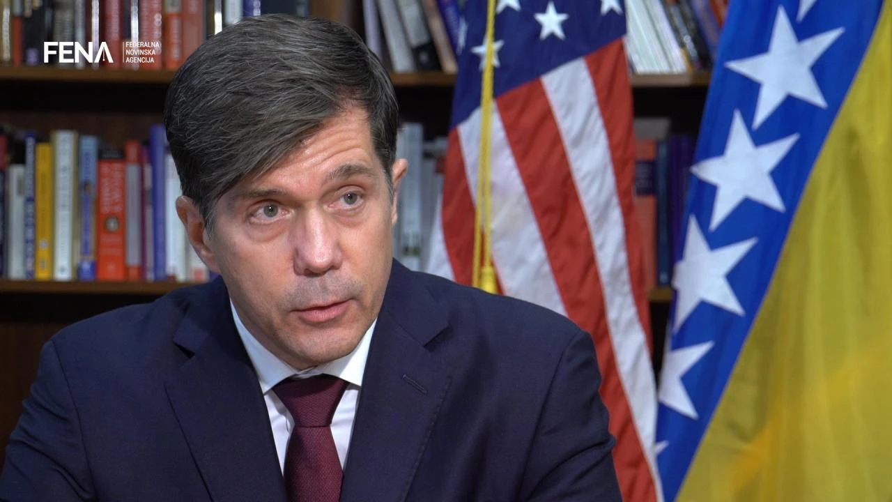 Američki veleposlanik poziva BiH da nastavi s reformom obrane i uspostavi vlast