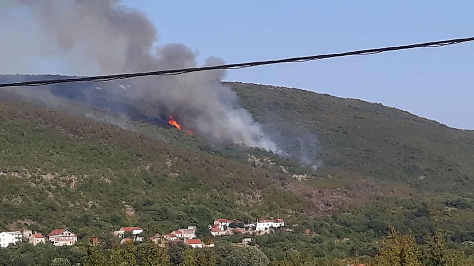 Široki Brijeg: Veliki požar stavljen pod kontrolu nakon višesatnih napora vatrogasaca 