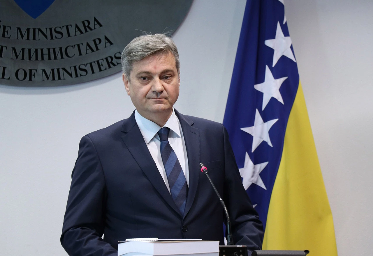Zvizdić na dvije stolice