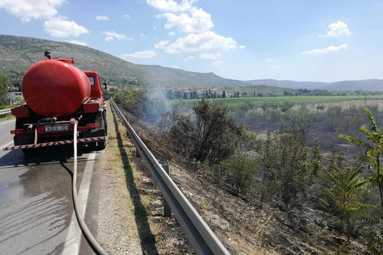Vatrogasci u Mostaru ugasili 7, a u Čapljini 8 požara