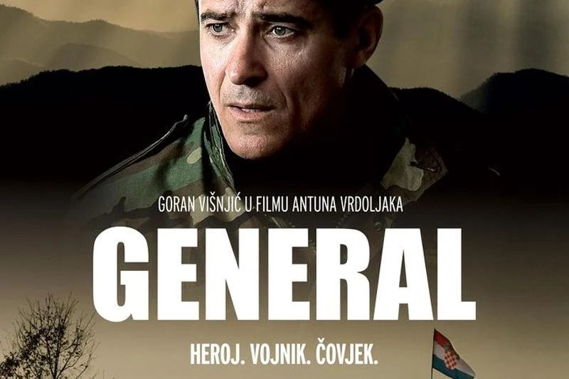 General u Puli kratkih rukava