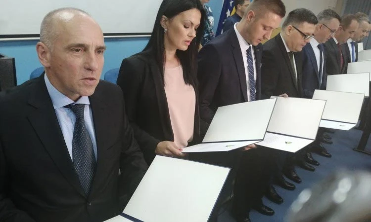 Kad zaboli srce... Tuzlanski kanton dobio novu Vladu