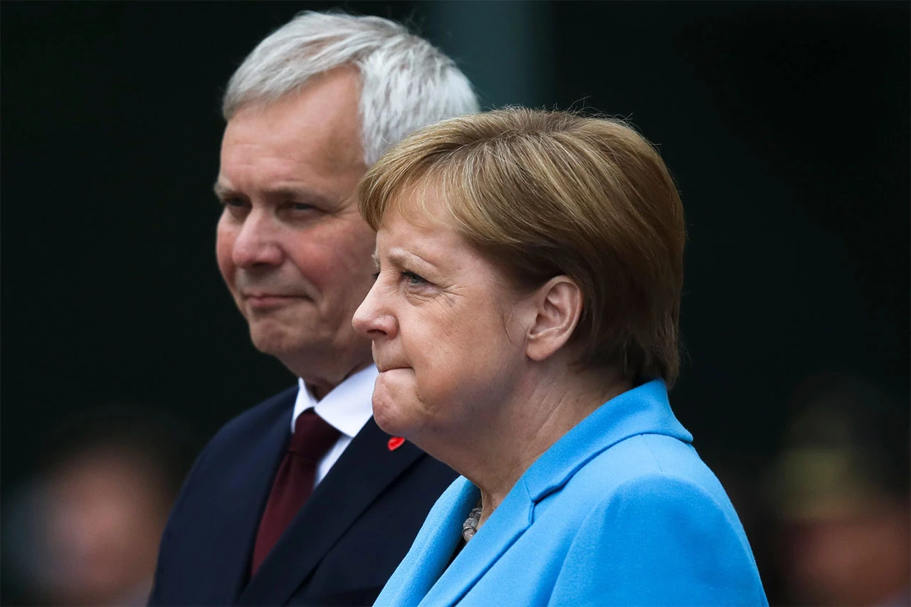 Merkel se treći put tresla, opet tijekom izvođenja himni