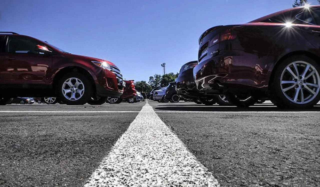 Ilegalno prodavao polovne automobile na internetu