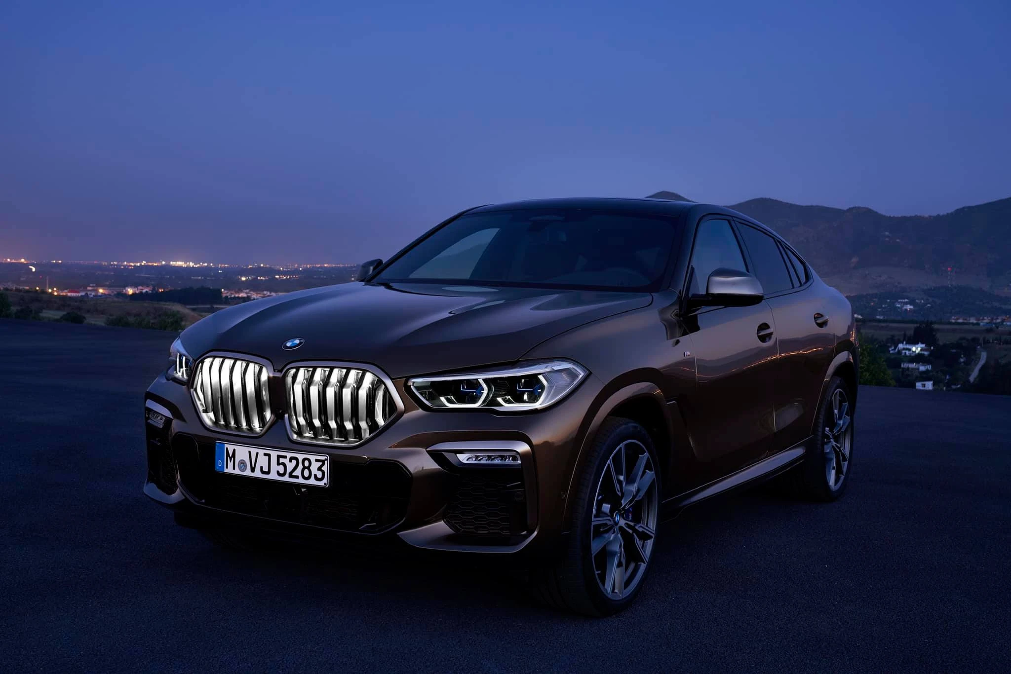 U tunelu usred mraka sija maska od Bavarca: Predstavljen novi BMW X6