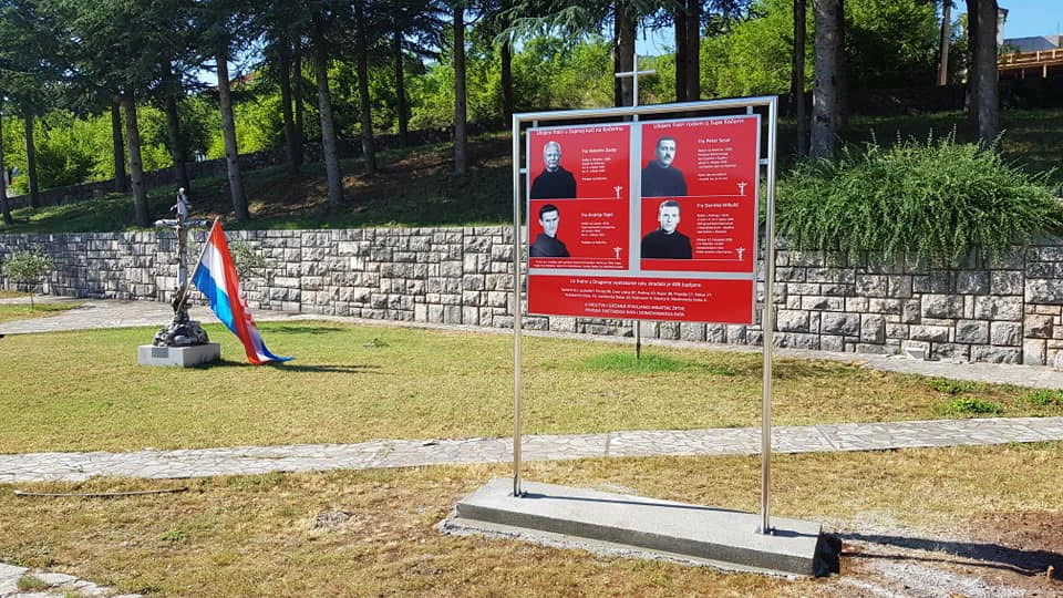 Kočerin: Postavljena spomen-ploča ubijenim franjevcima i puku