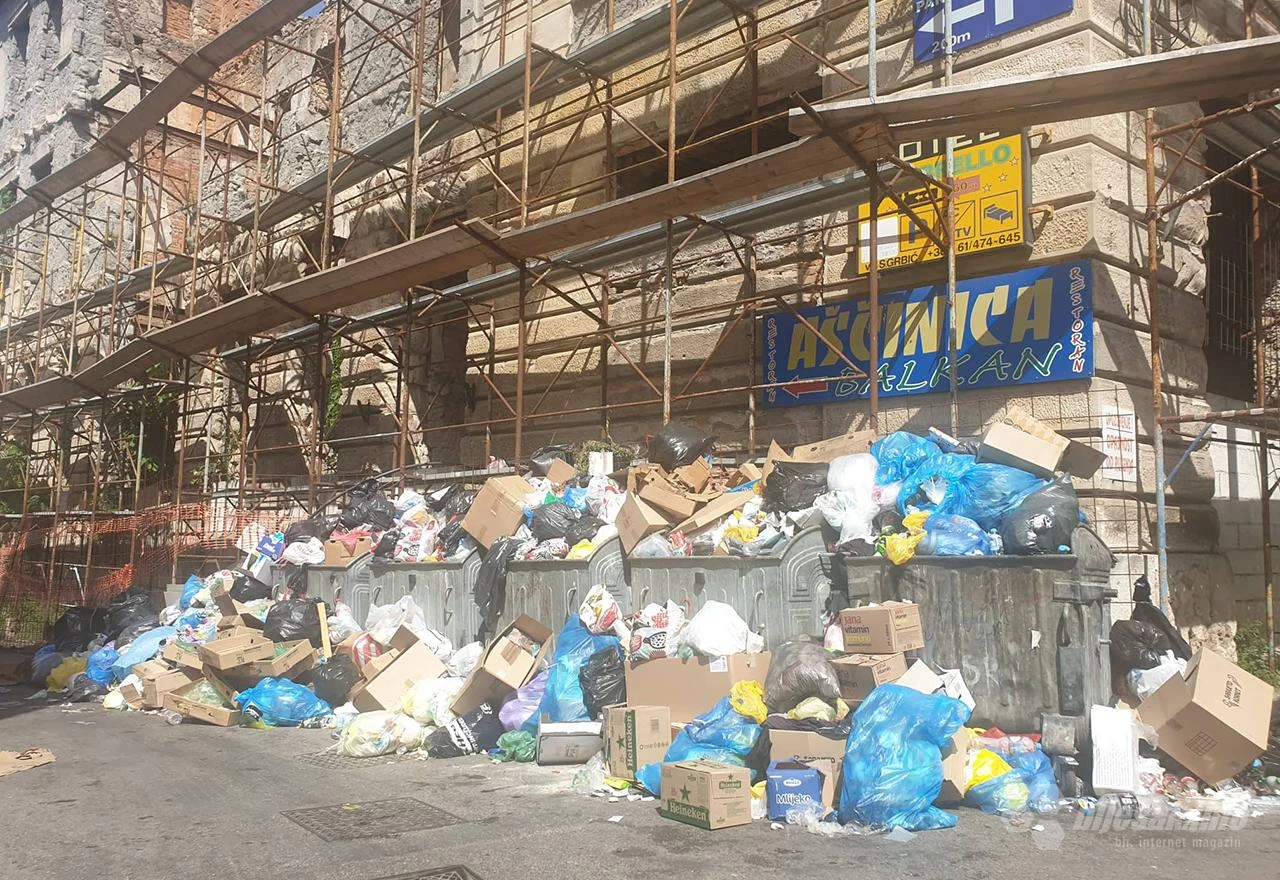 Ulicama Mostara: Četvrti dan neodvoženja smeća, suzdržite se