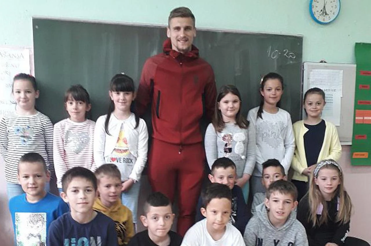 Dinamovac iznenadio mališane u Tomislavgradu