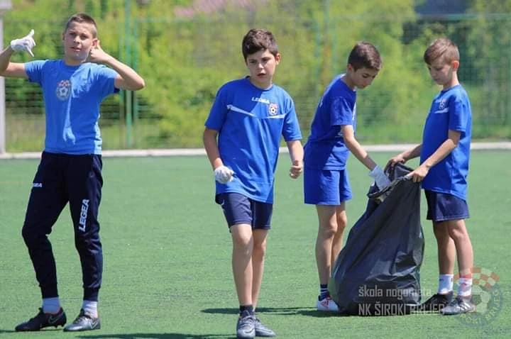 Mlađi pioniri Širokoga Brijega očistili klupski kamp