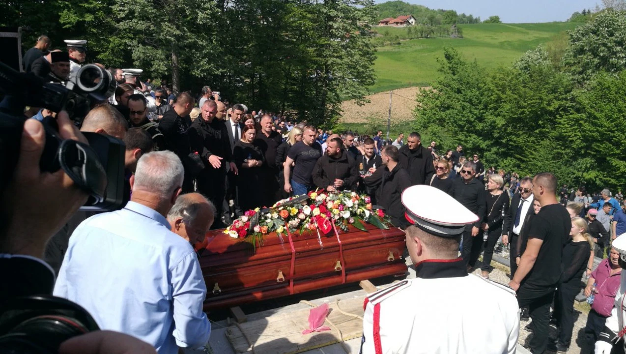Slaviša Krunić ispraćen u kočiji i uz pjesmu Vladislava Petkovića Disa