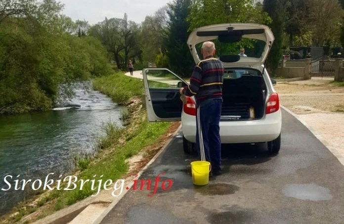 Široki Brijeg: Oprao automobil nasred šetnice u novom parku