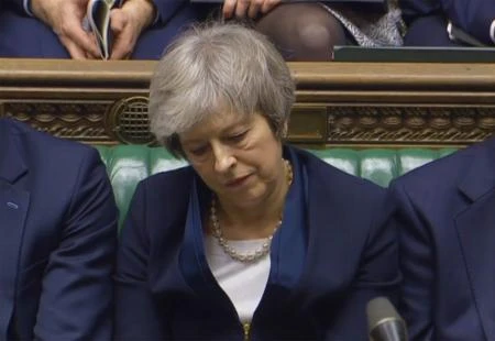 May brani odgodu Brexita, kritičari traže ostavku