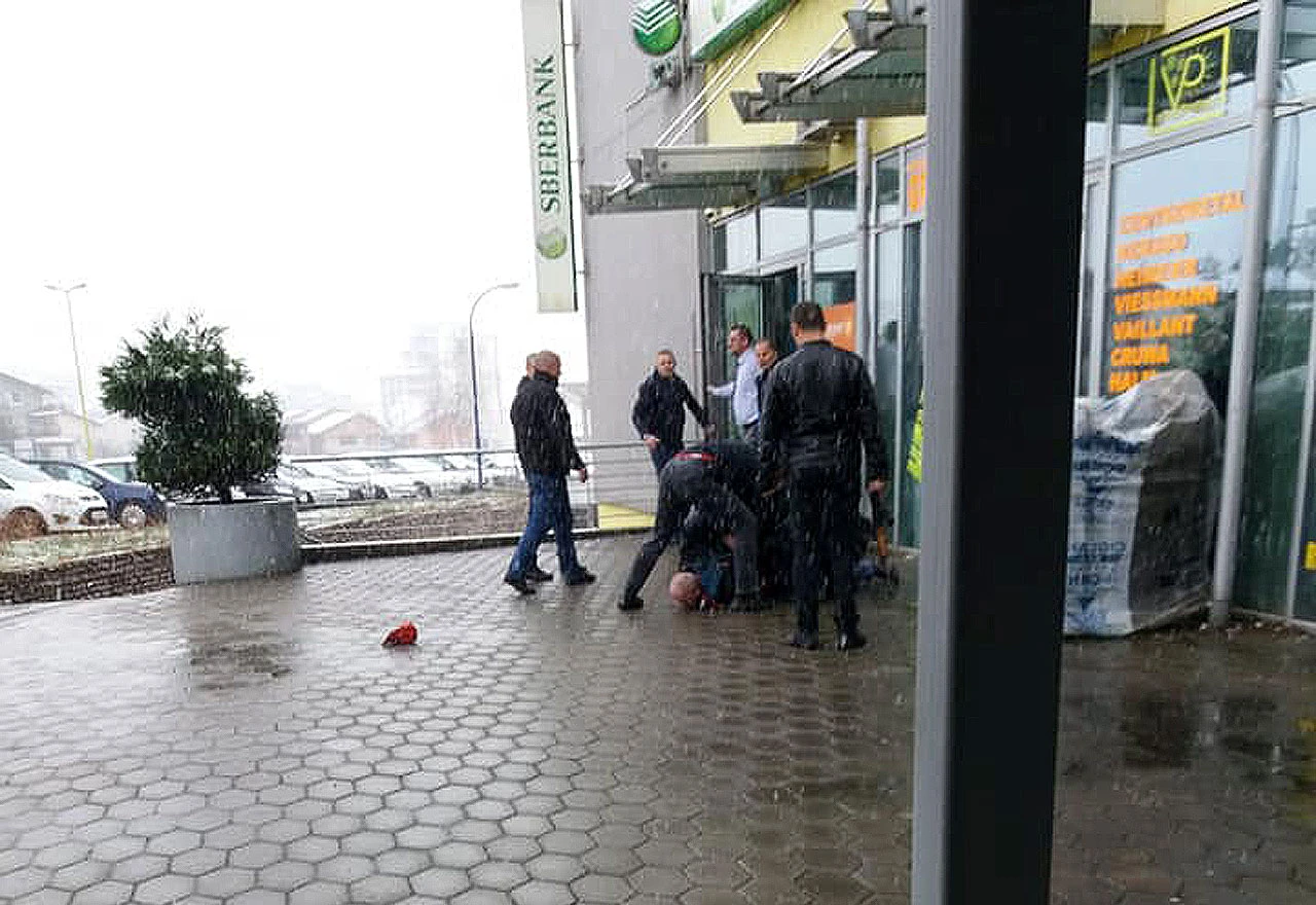 Ranio zaštitara prilikom pokušaja pljačke banke
