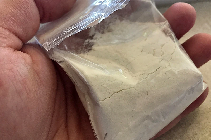 Policijska racija u tri kafića, uhićeno sedam osoba i pronađena droga