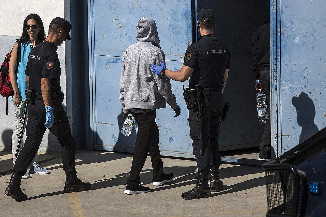 Uhićeni migranti koji su ukrali auto u Crnoj Gori