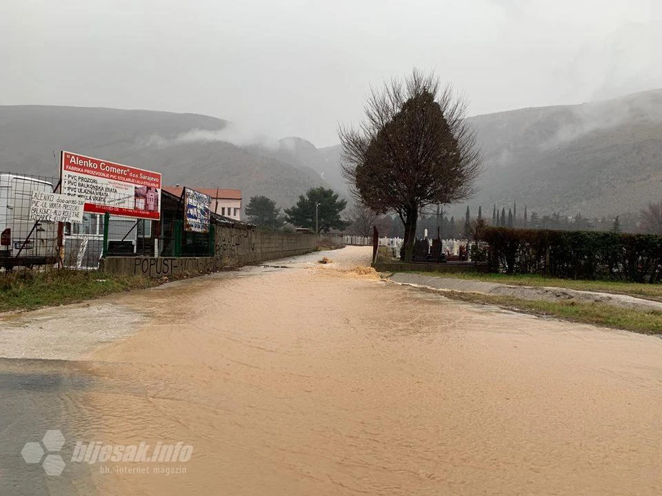 Zaustavljen promet na regionalnom putu Buturović Polje-Parsovići