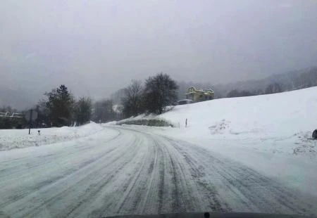 Ugažen snijeg na kolnicima; moguće lavine i odroni