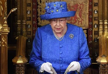 Kraljica zamolila političare da prekinu svađe oko Brexita