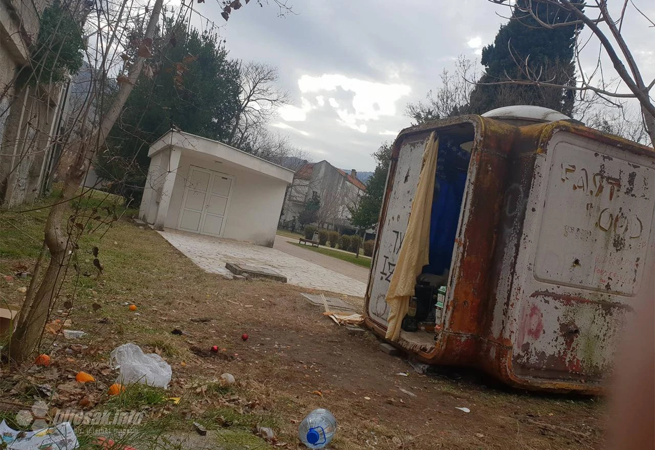 Romi se doselili u mostarski park Zrinjevac