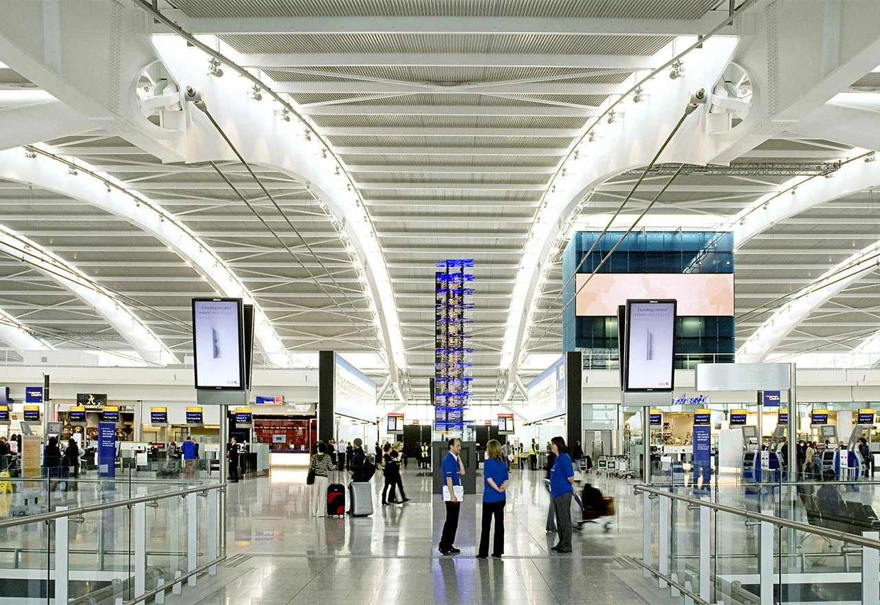 Promet na Heathrowu ponovno uspostavljen nakon dojave o dronu