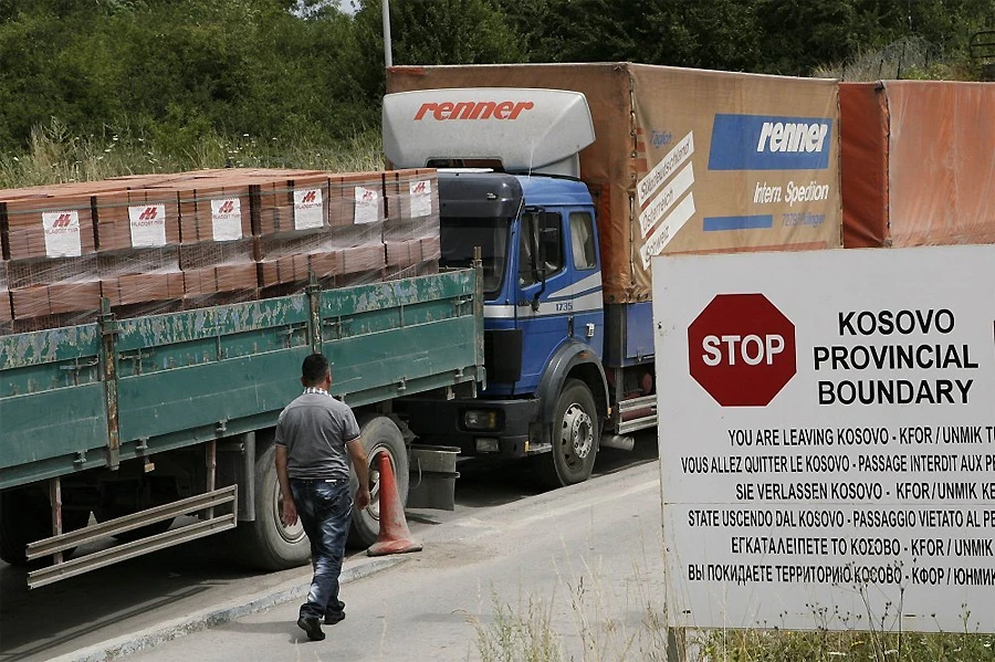 Thaci spreman ukinuti carine od 100%
