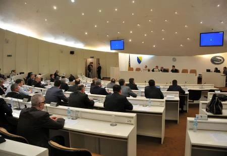 SDP: Zaustavit ćemo SDA-ovo sramotno povećanje plaća političarima