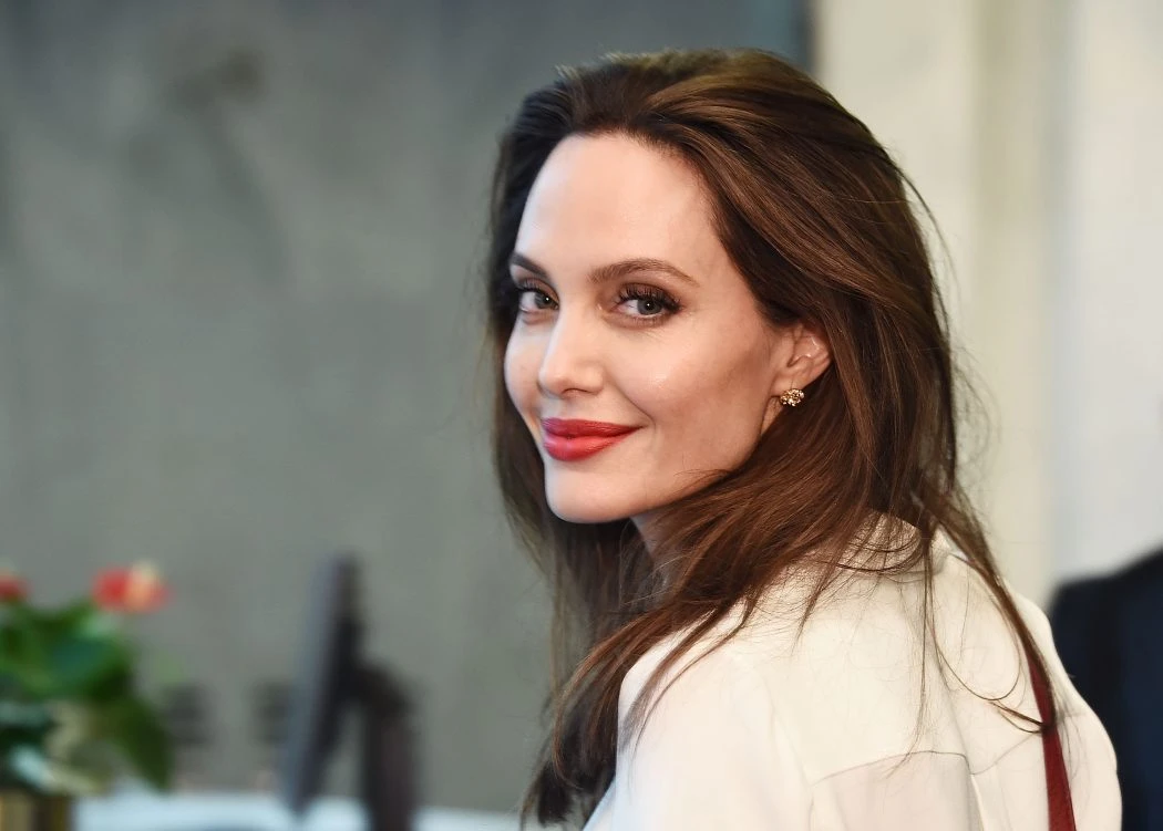Angelina Jolie se baca u politiku