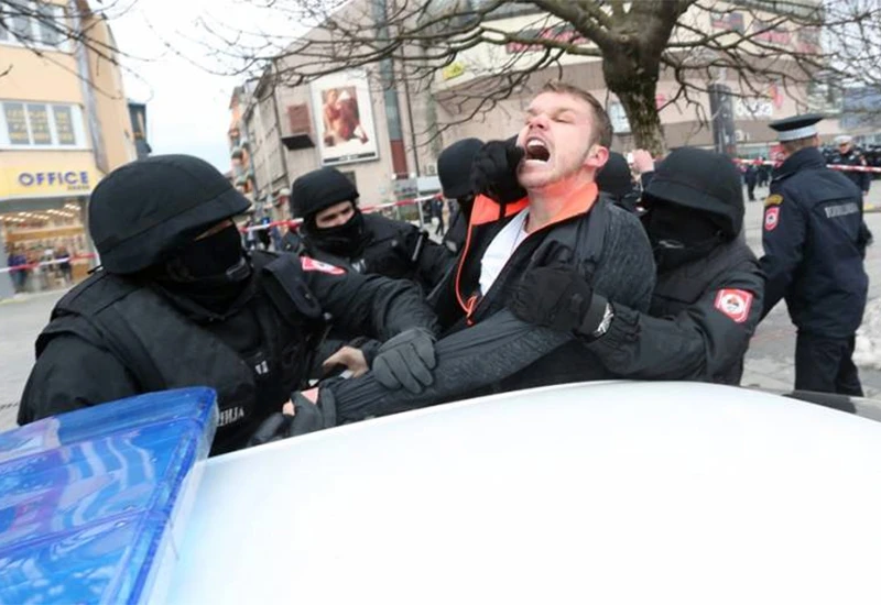 Stanivuković: Policija me tukla, ali večeras sam opet na Trgu!