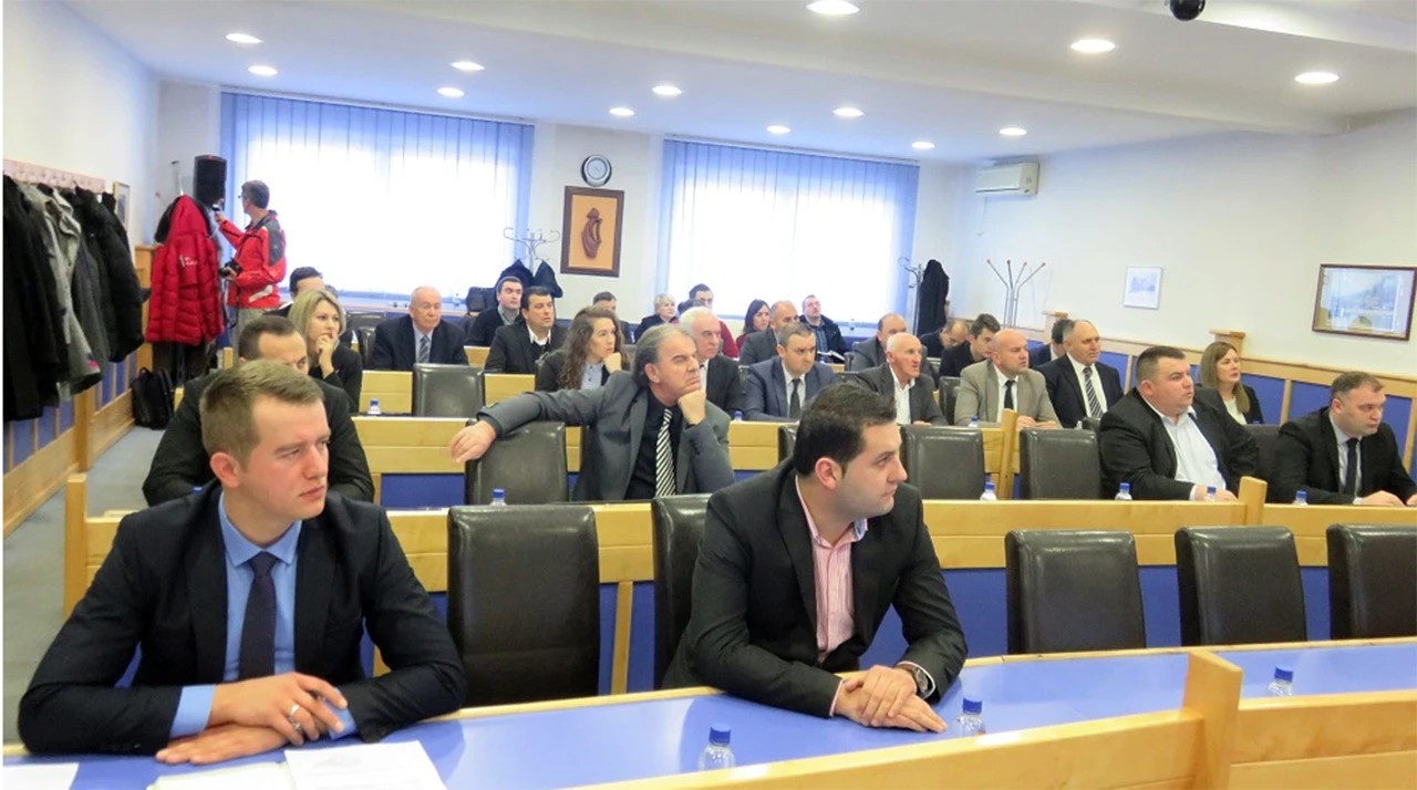 Svađa nove i stare vlasti