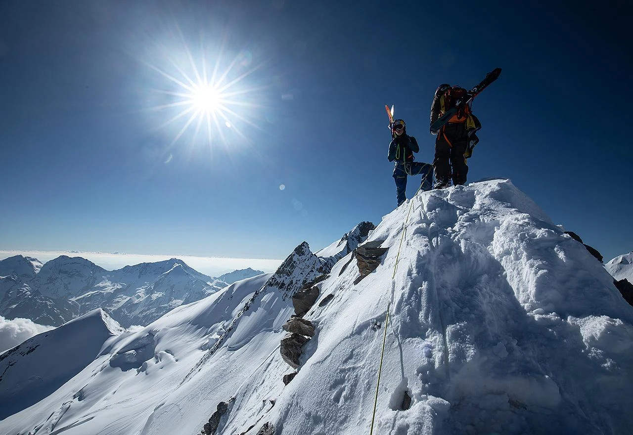 VIDEO | Skijaški duel na strmom alpskom vrhu