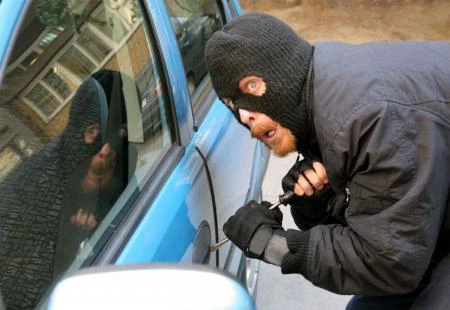 Ukrao auto pa izazvao nesreću i završio u bolnici