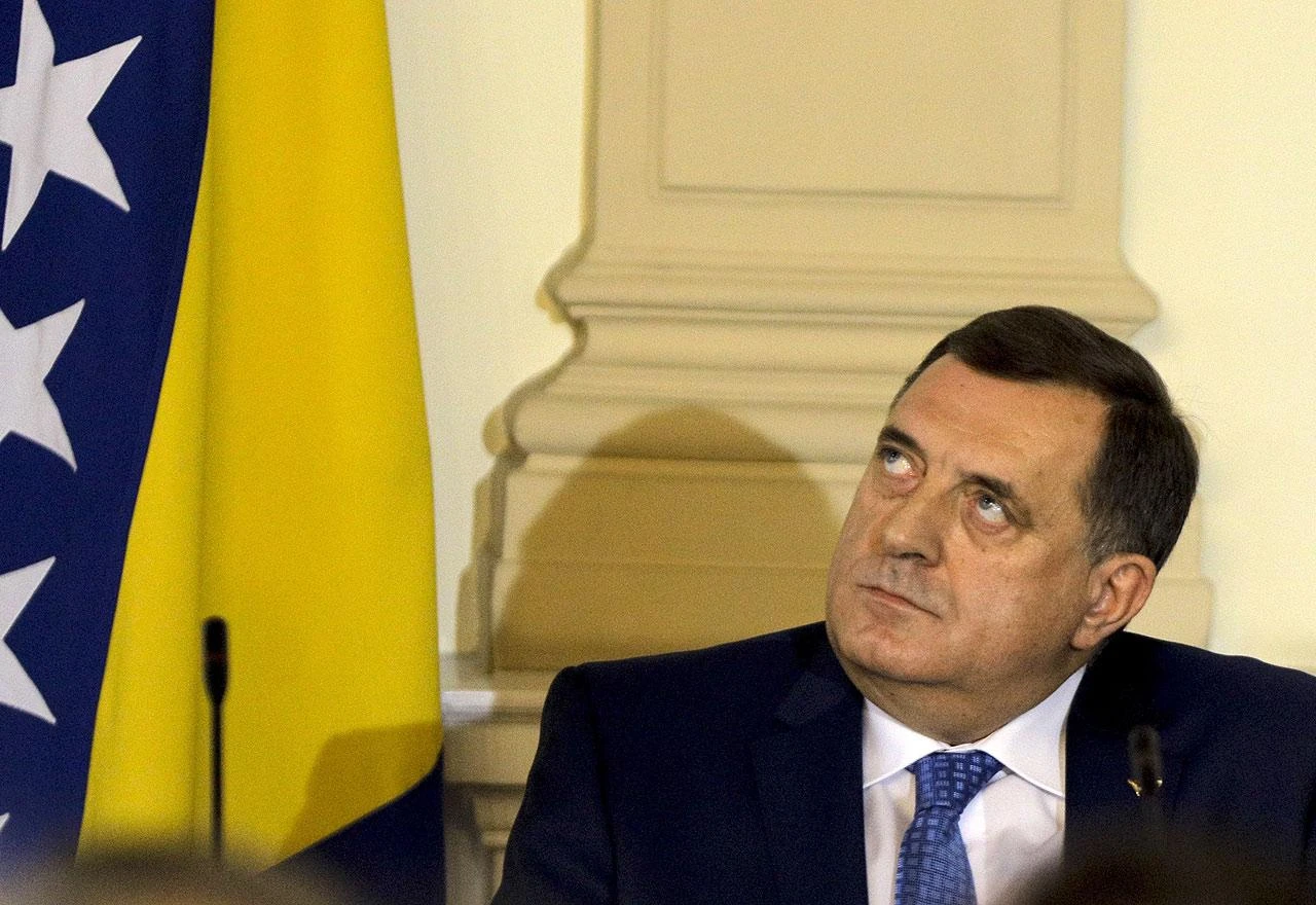 Propao sastanak o vlasti zbog Dodika i zastave 